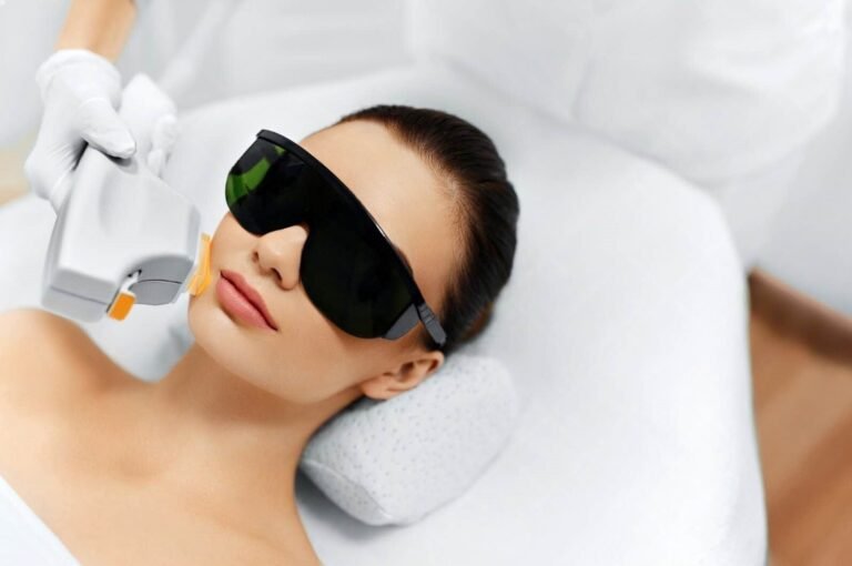 Diode Laser Hair Removal: Which Areas Can Be Treated, Who Is It Suitable For, and Does It Hurt ?