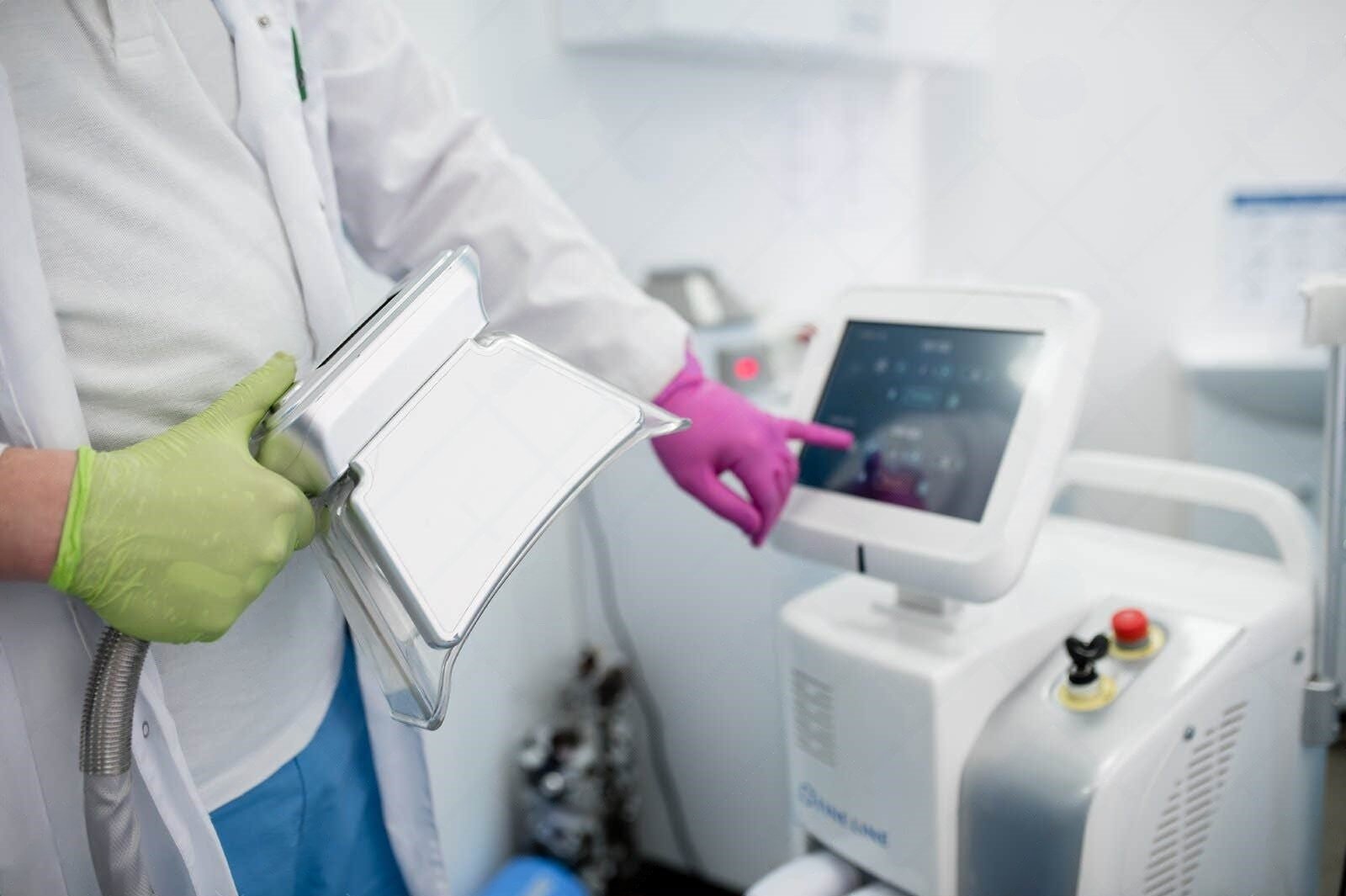 Cryolipolysis Machine Guide: Benefits, Risks & Cost